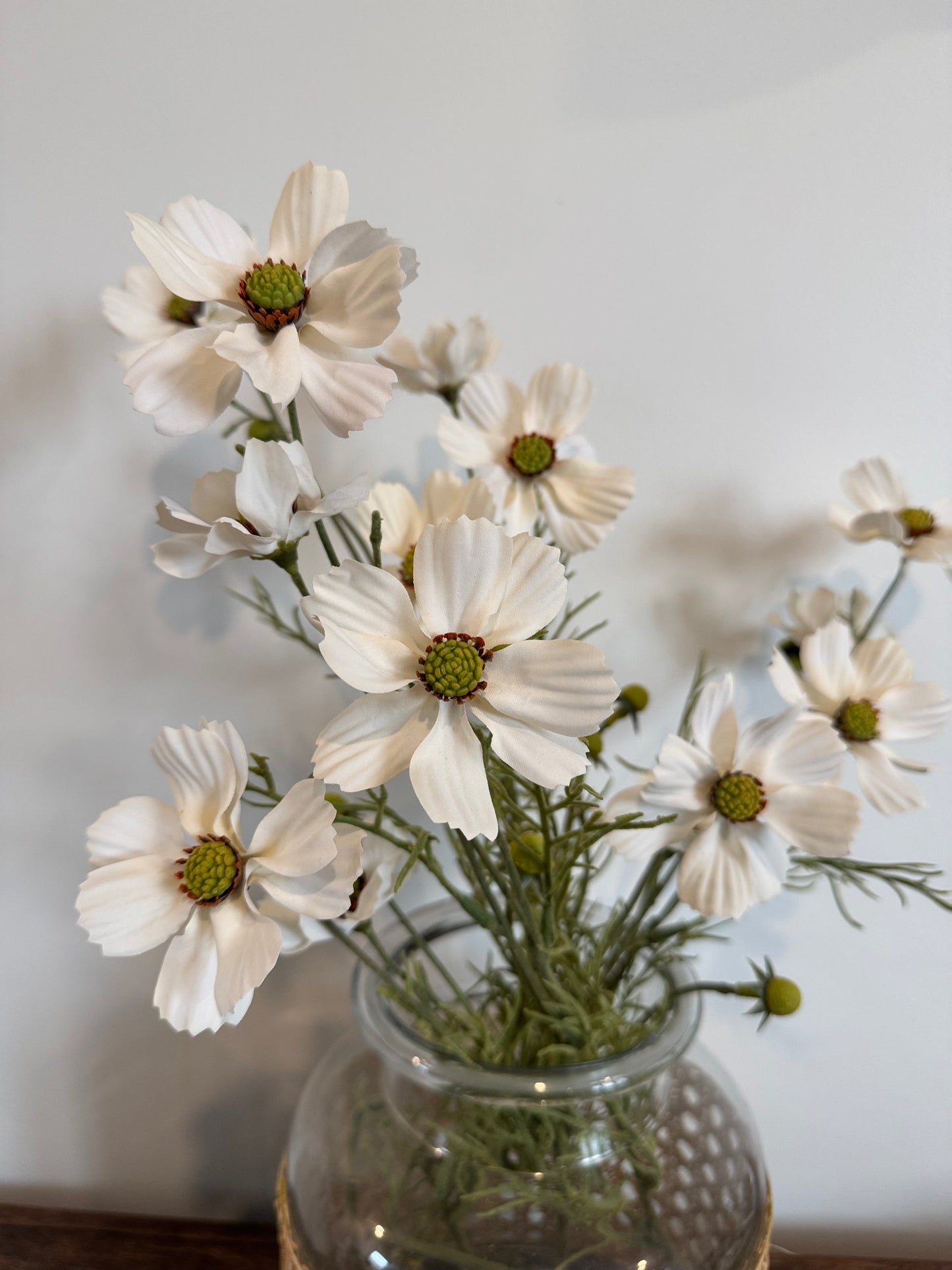 Cream Cosmo Floral Pick