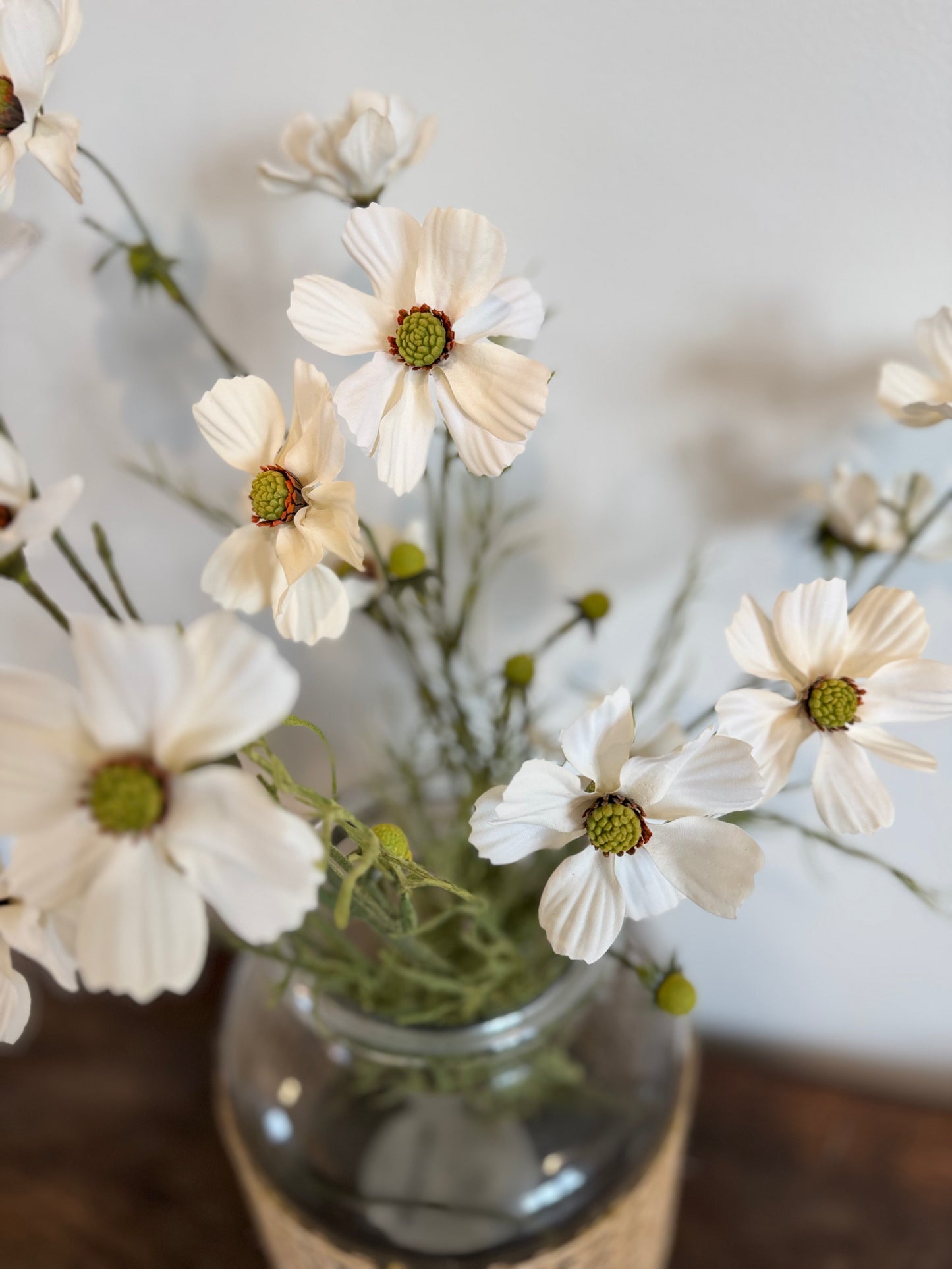 Cream Cosmo Floral Pick